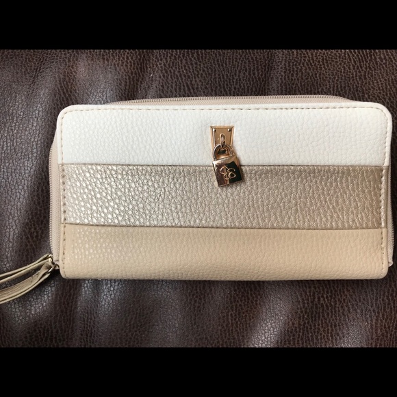 Jessica Simpson Handbags - Jessica Simpson Wallet.